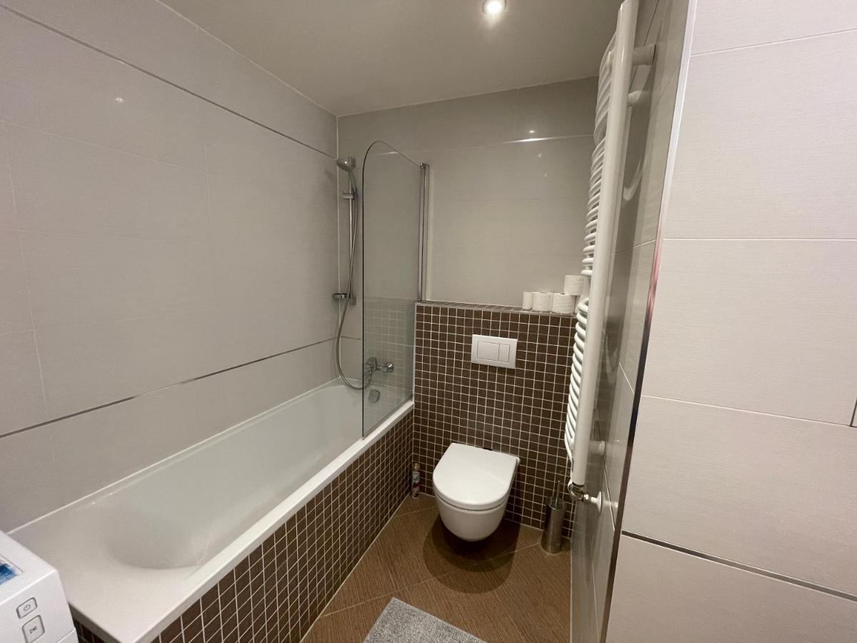 Apartment At Garden Towers *