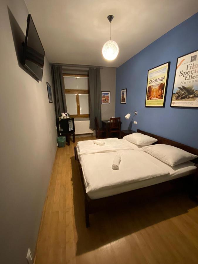 Central Studios Hotell 3*