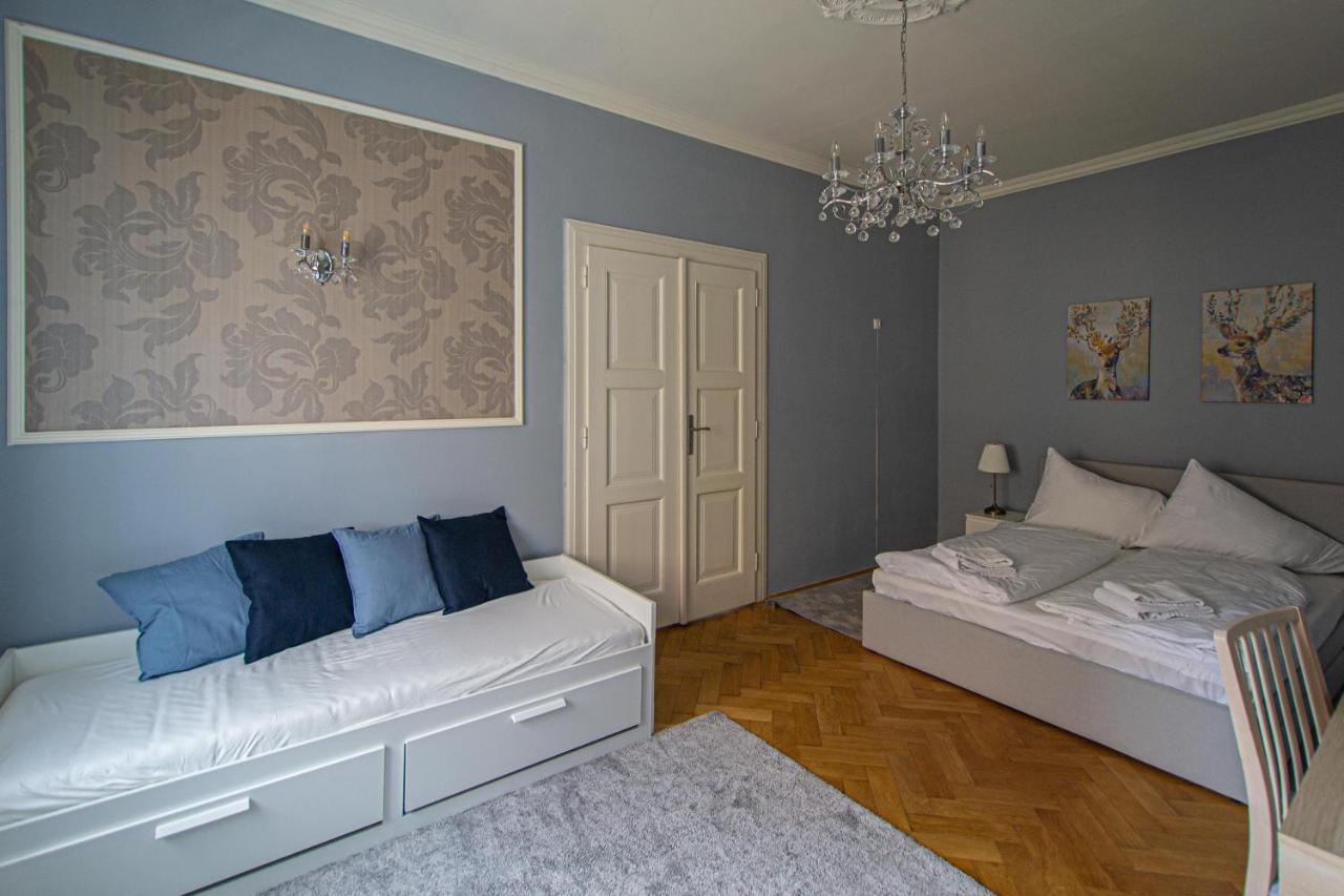 Luxury 150m2 On Wencelas Square With Private Garage *