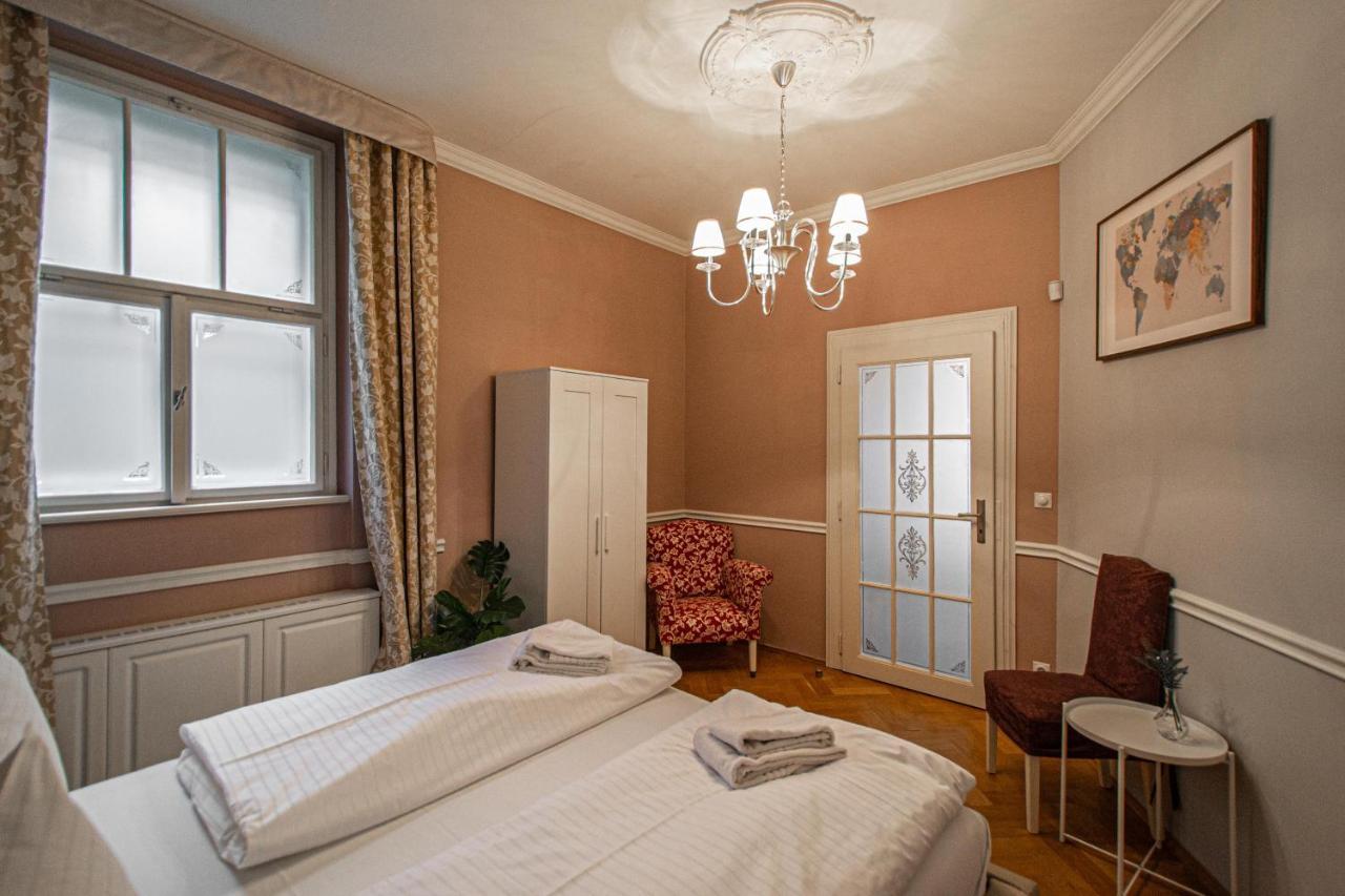 Lägenhet Luxury 150m2 On Wencelas Square With Private Garage