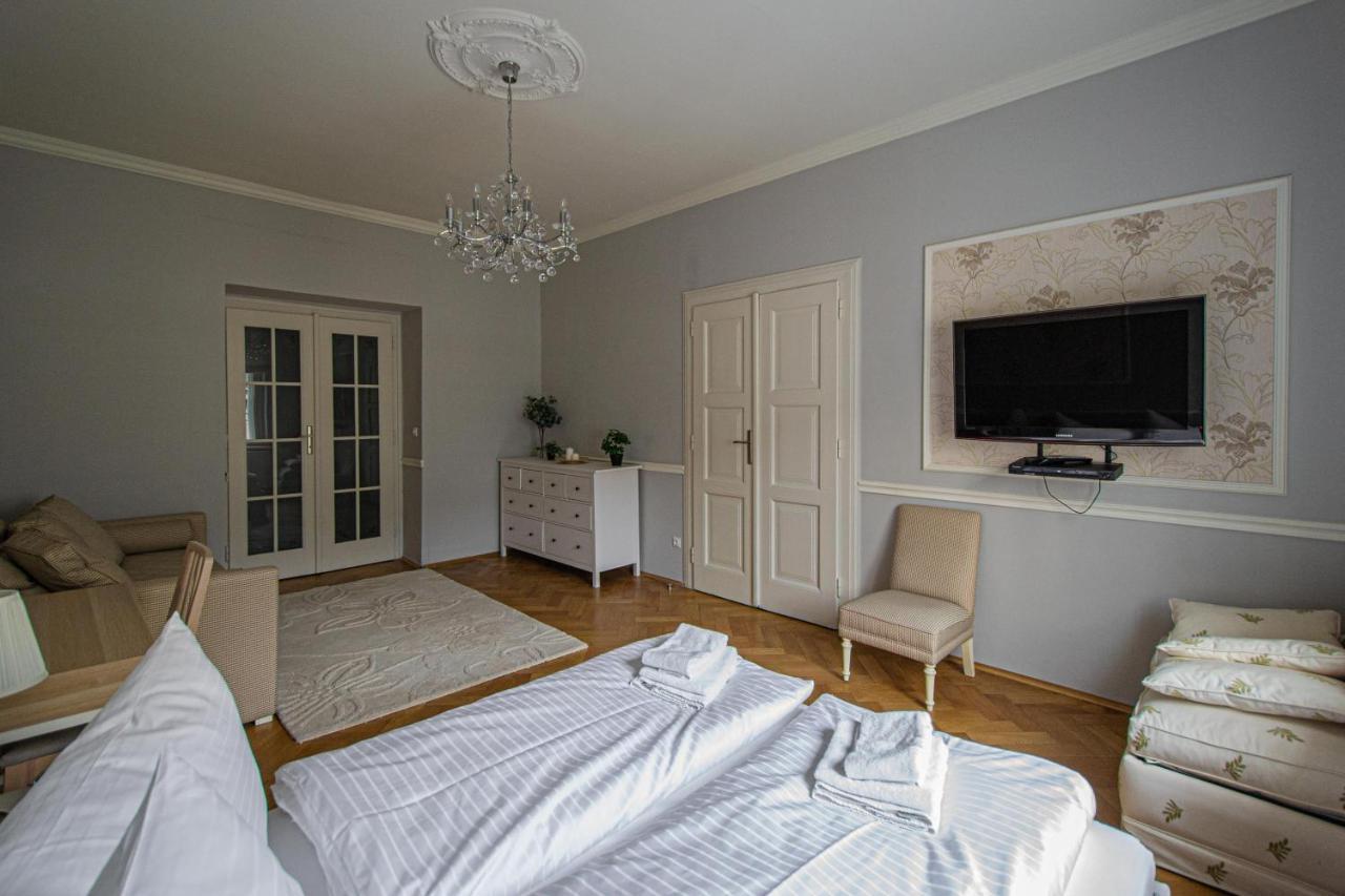 Luxury 150m2 On Wencelas Square With Private Garage Lägenhet