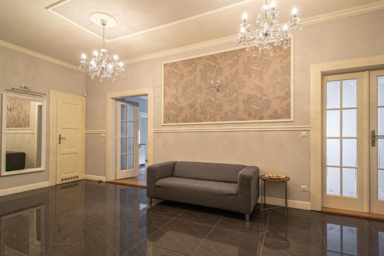 Luxury 150m2 On Wencelas Square With Private Garage * Prag
