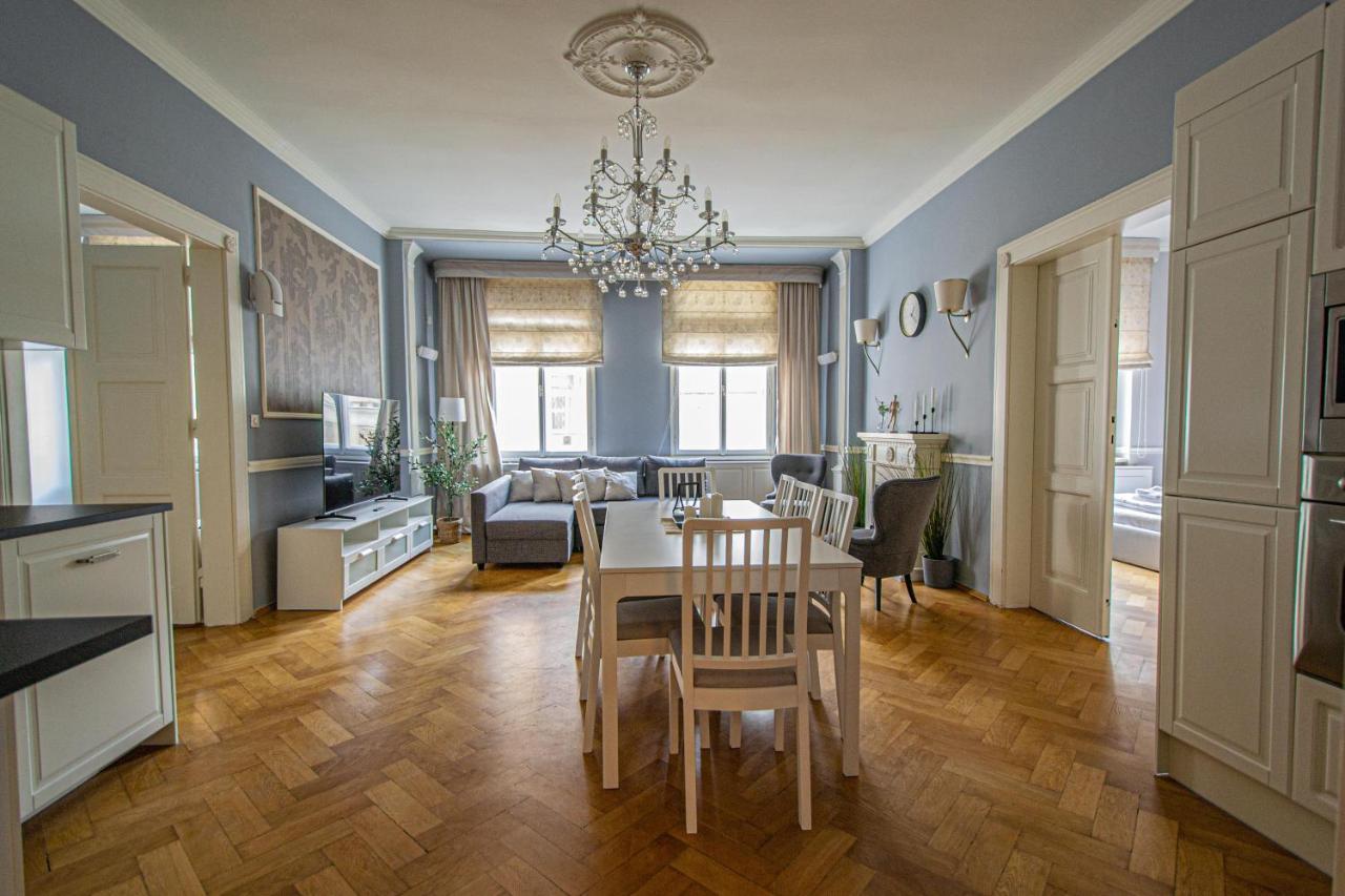 Luxury 150m2 On Wencelas Square With Private Garage *