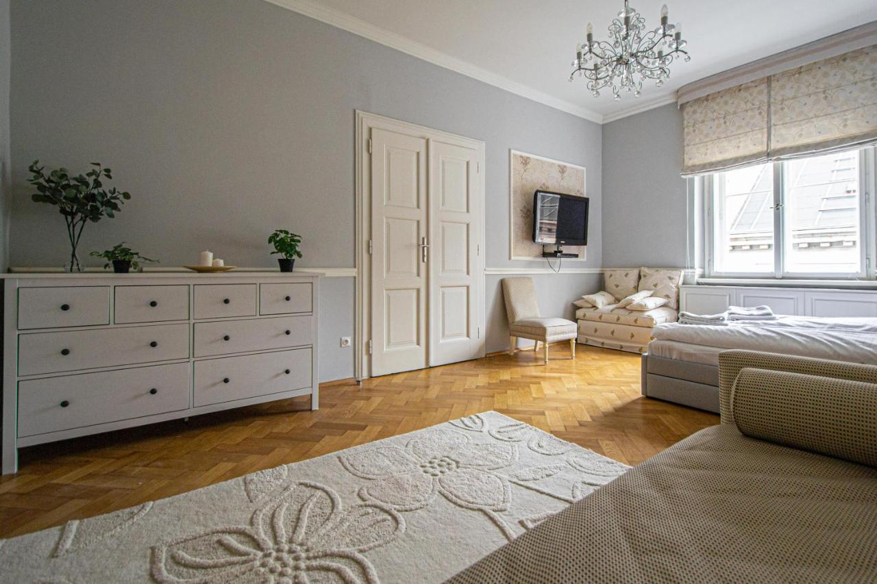 Luxury 150m2 On Wencelas Square With Private Garage Lägenhet Prag