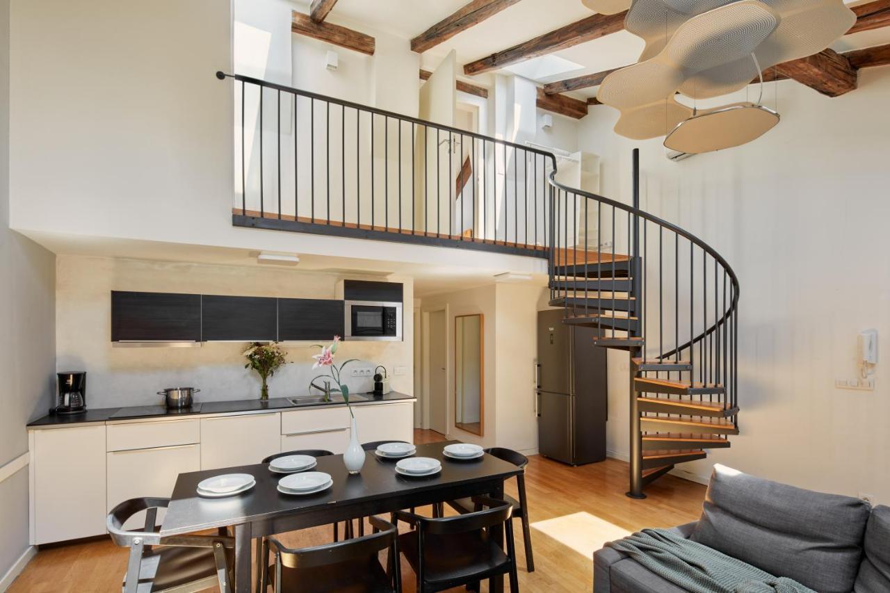Days - 3bdr Bright Loft - Ac - Location In New Town Apartment *