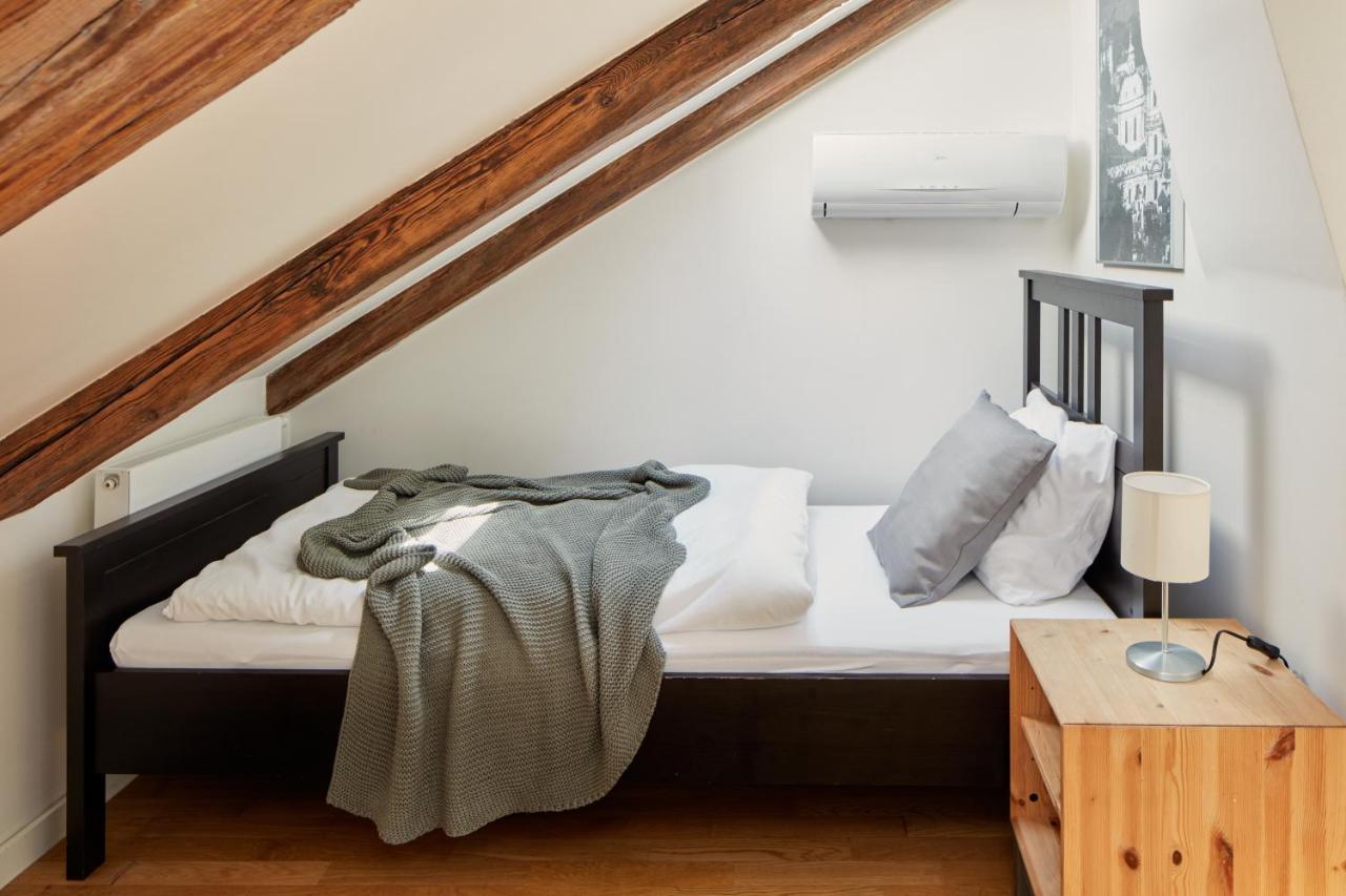 Days - 3bdr Bright Loft - Ac - Location In New Town Lägenhet *