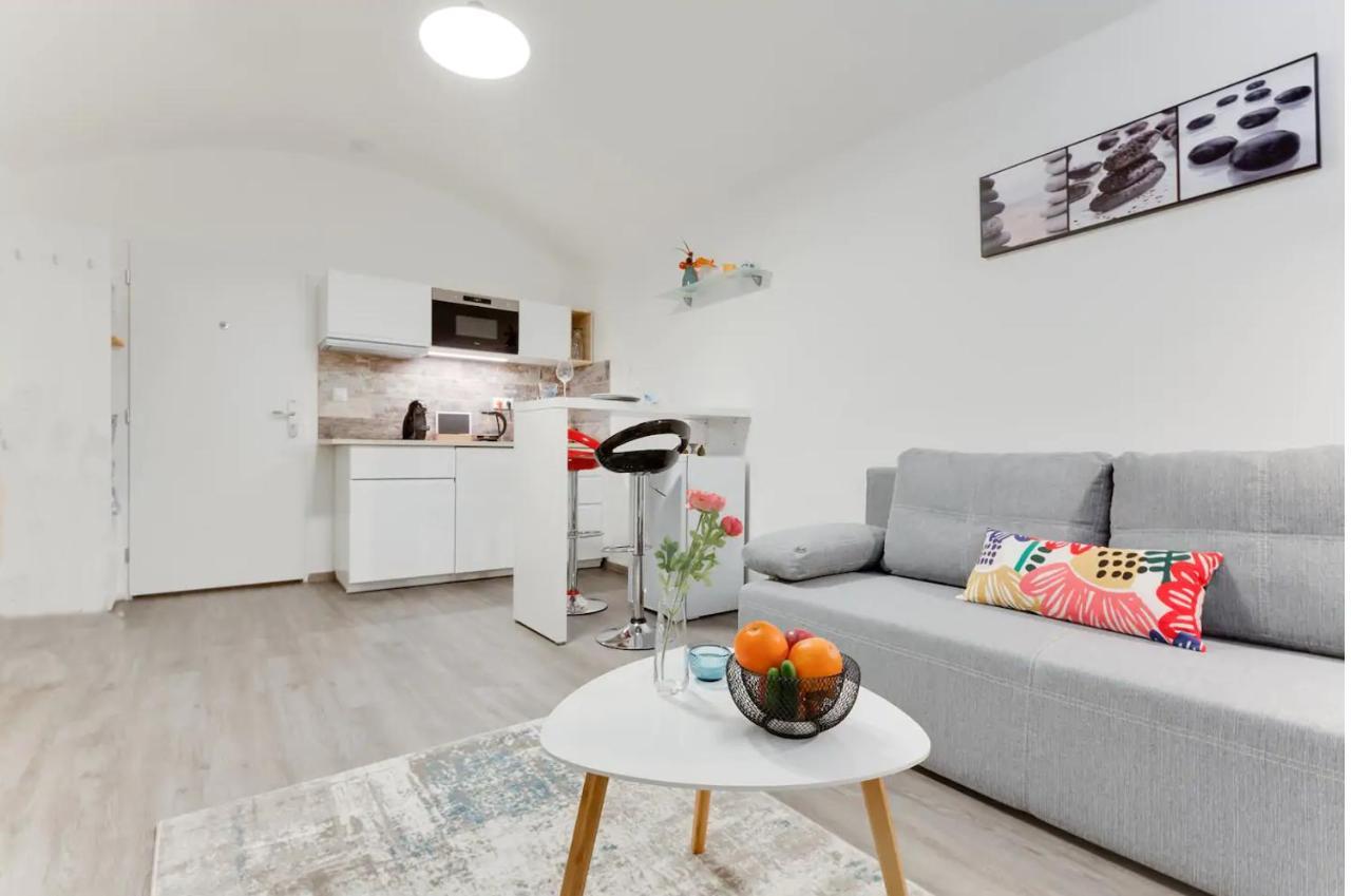 Private Studio By Hosts Apartment
