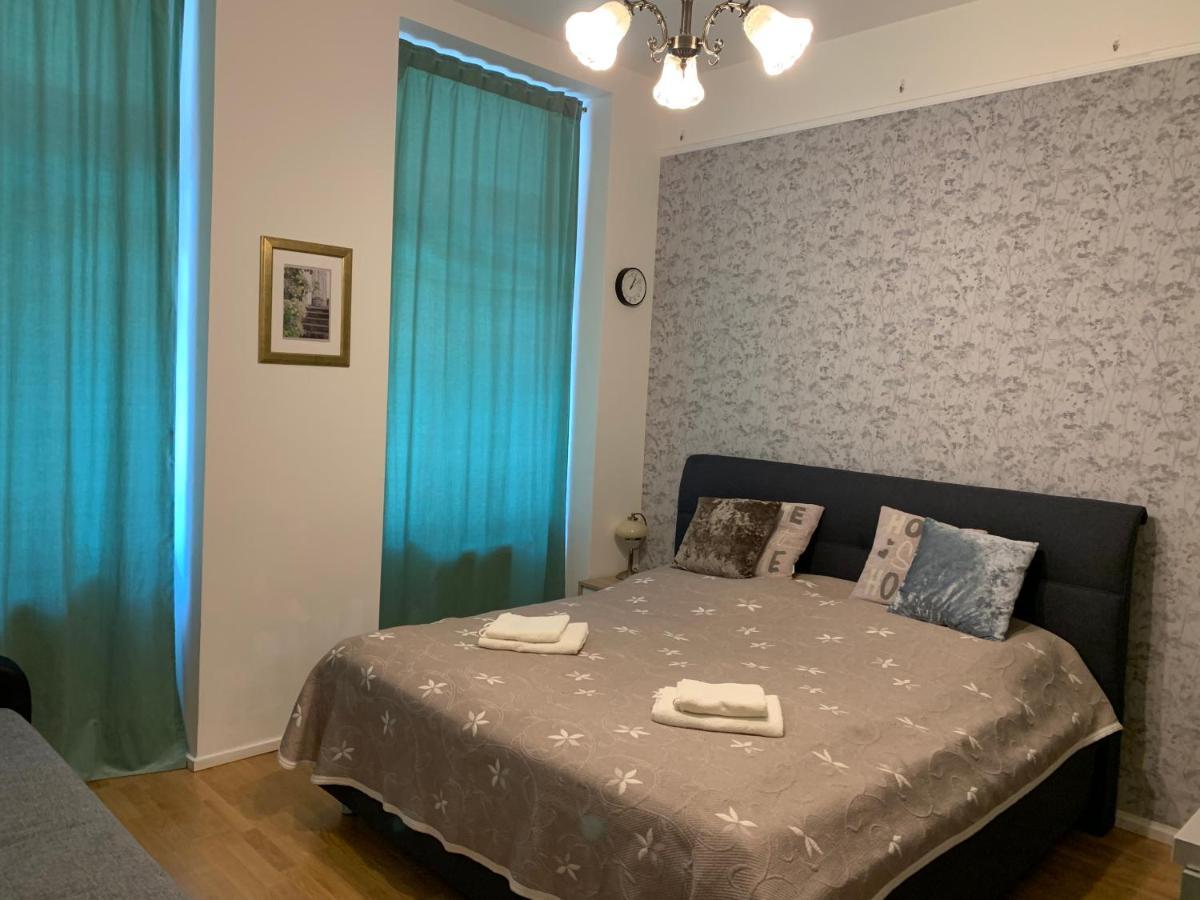 Charles Square Apartment Prague