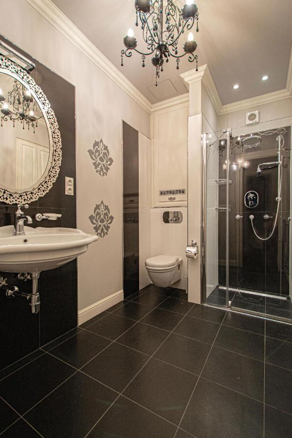 Luxury 150m2 On Wencelas Square With Private Garage Prag