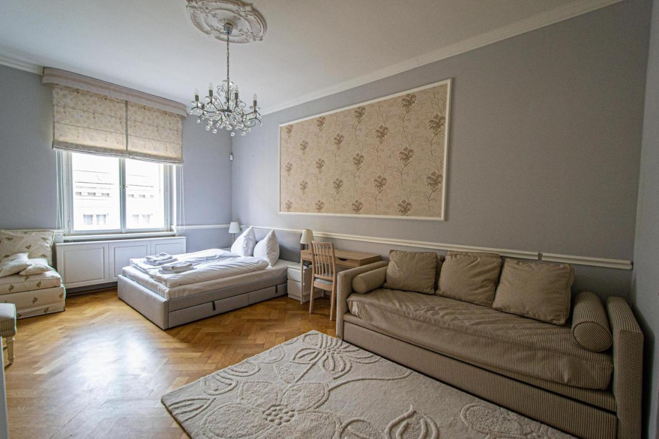 Luxury 150m2 On Wencelas Square With Private Garage * Prag