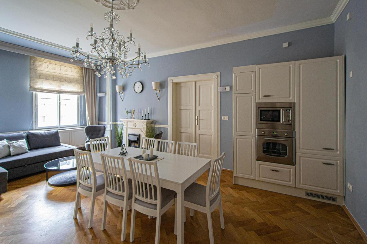 Luxury 150m2 On Wencelas Square With Private Garage *