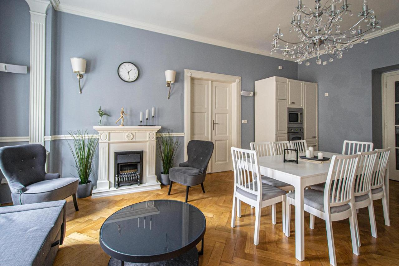 Luxury 150m2 On Wencelas Square With Private Garage * Prag