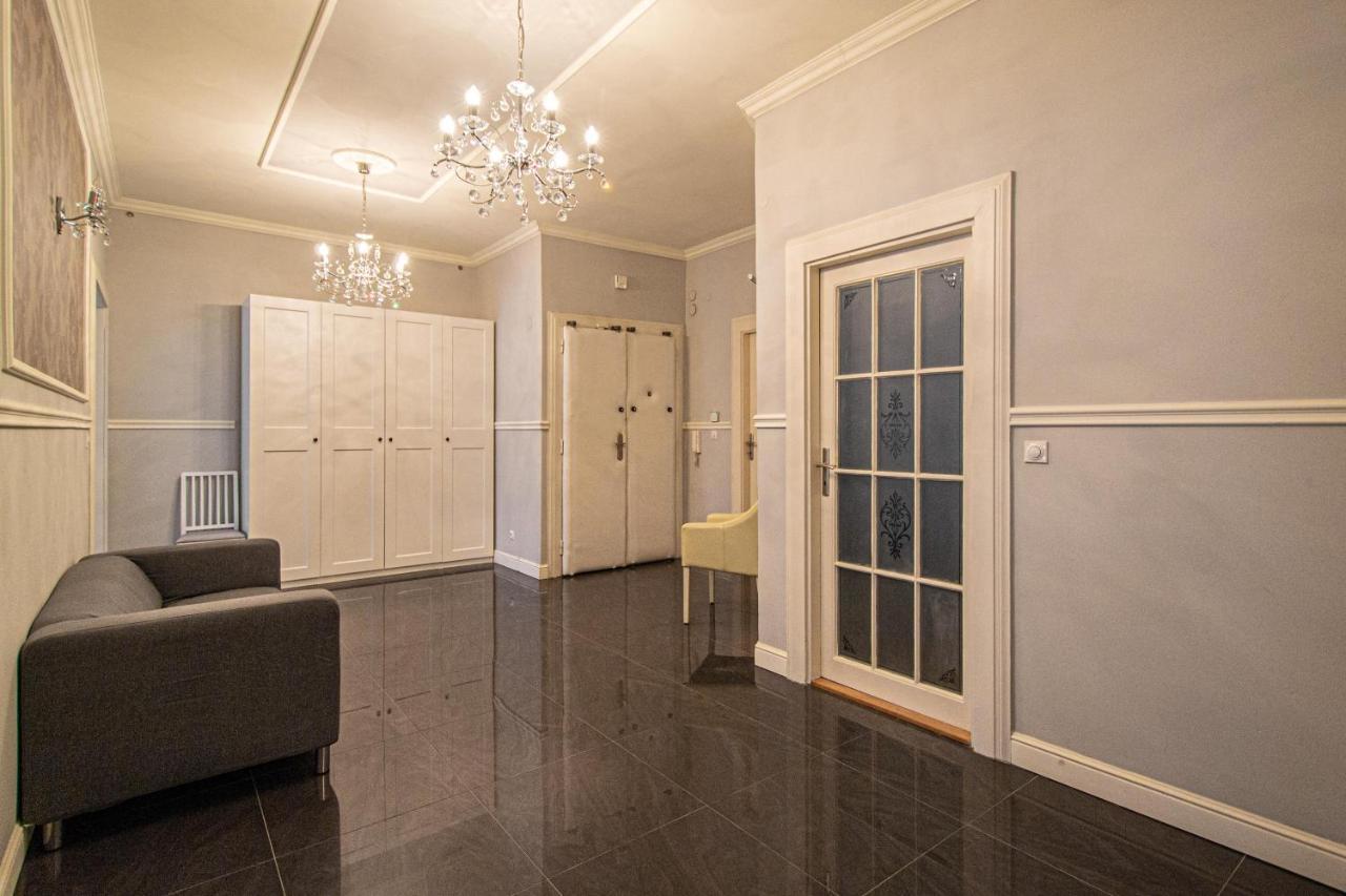 Luxury 150m2 On Wencelas Square With Private Garage * Prag