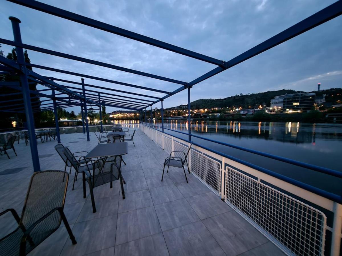 Racek Botel