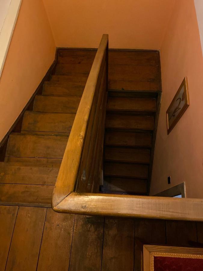 Old Summer House With Renovated Bathroom Prague