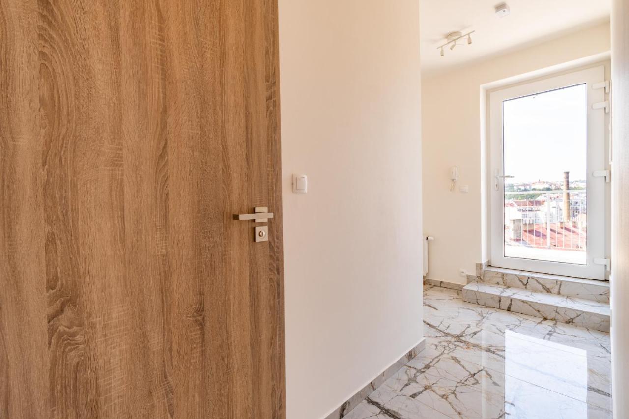 Penthouse # 81 With Panoramic View In Elite Rezidence With Free Parking * Praha