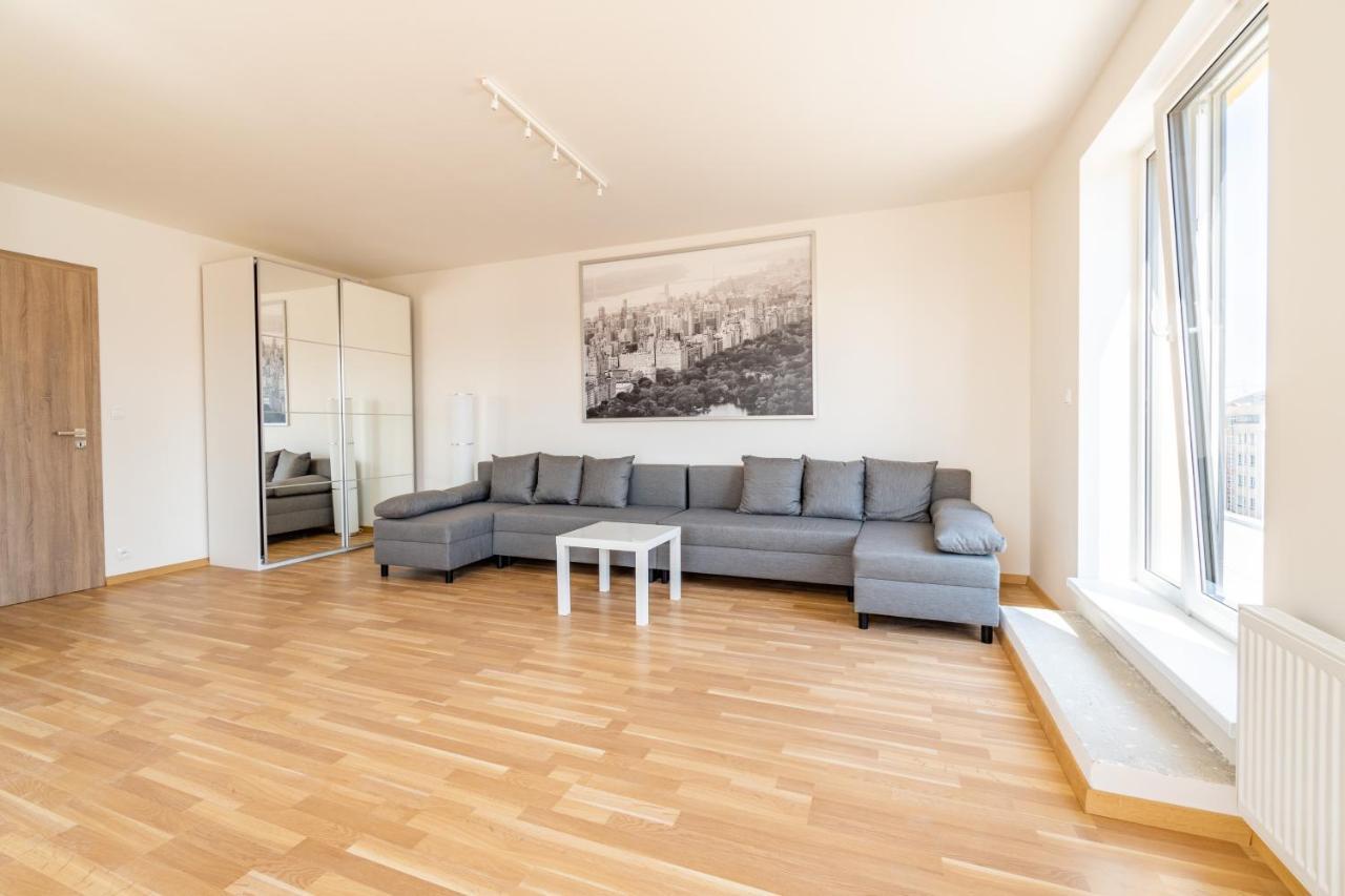 Penthouse # 81 With Panoramic View In Elite Rezidence With Free Parking Praha