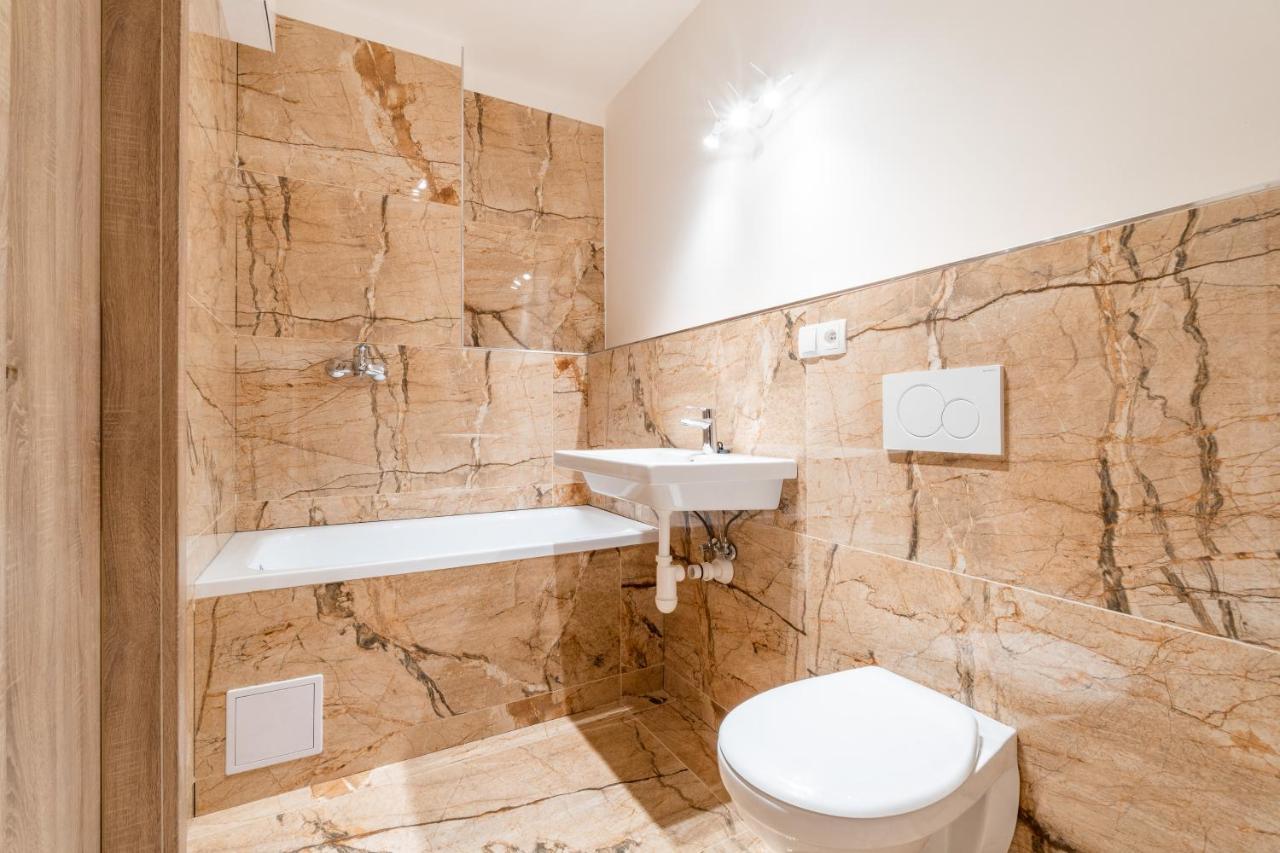 Penthouse # 81 With Panoramic View In Elite Rezidence With Free Parking Praha