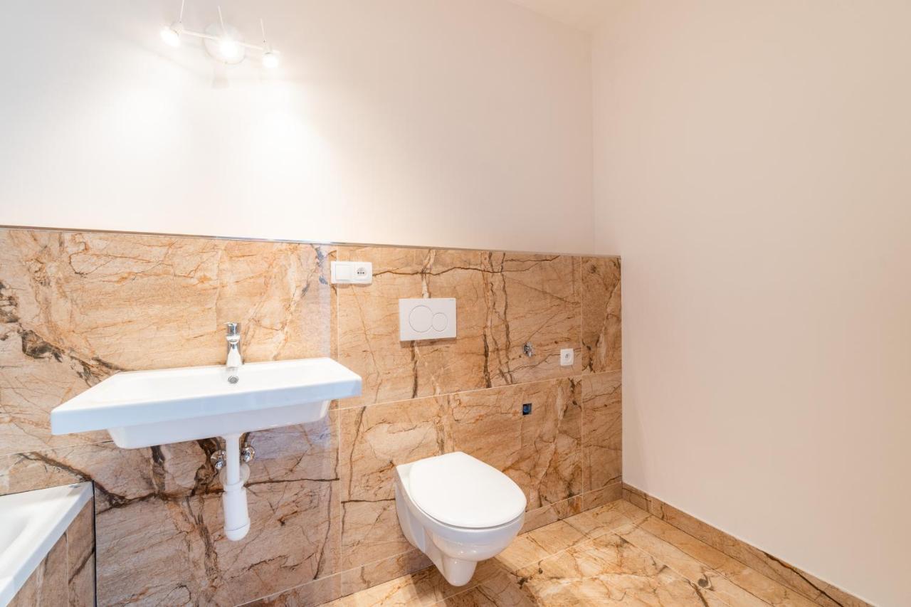 Penthouse # 81 With Panoramic View In Elite Rezidence With Free Parking * Praha