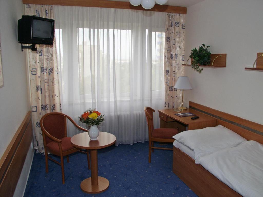 Hotel Ilf 3*