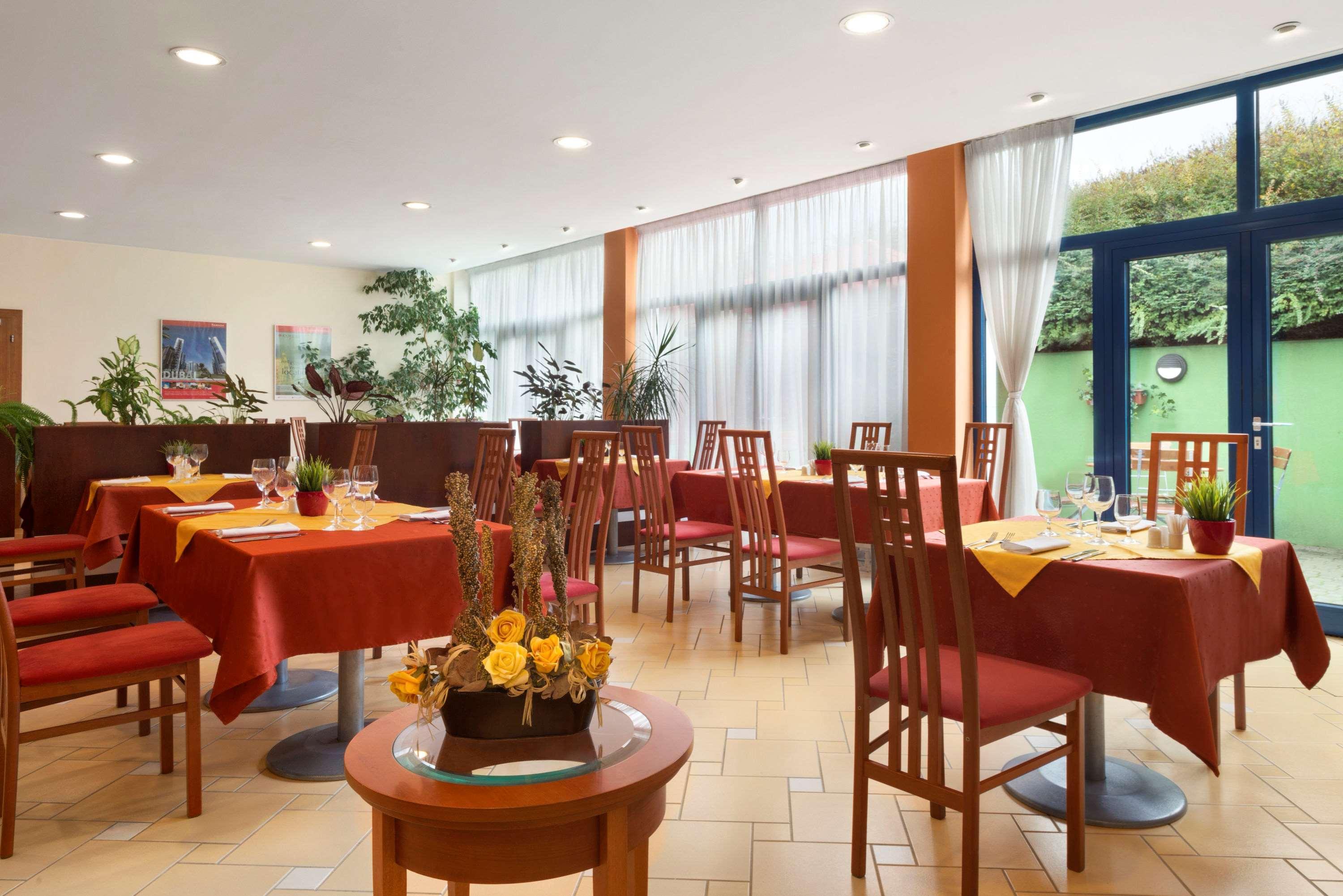Ramada Airport Hotel 4*