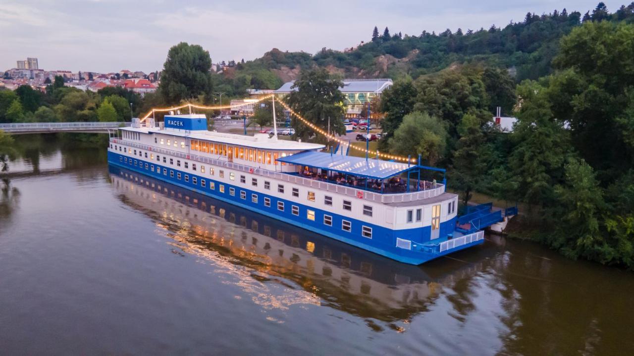 Botel Racek 3*