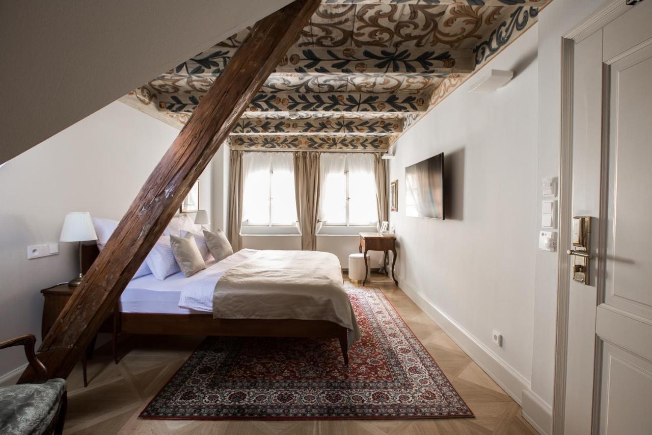 Hotel Nerudova 211 Prag