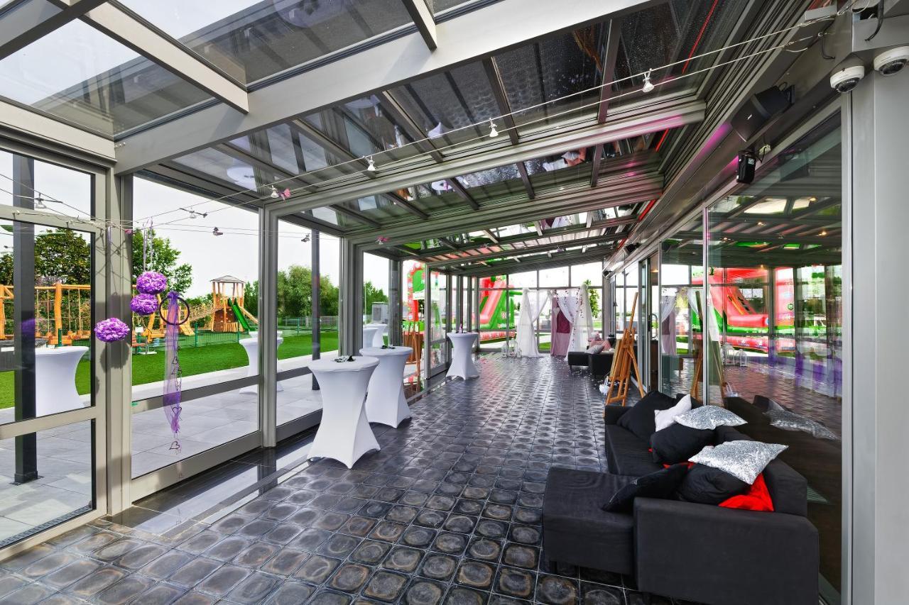 Aura Design&garden Pool 3* Prag