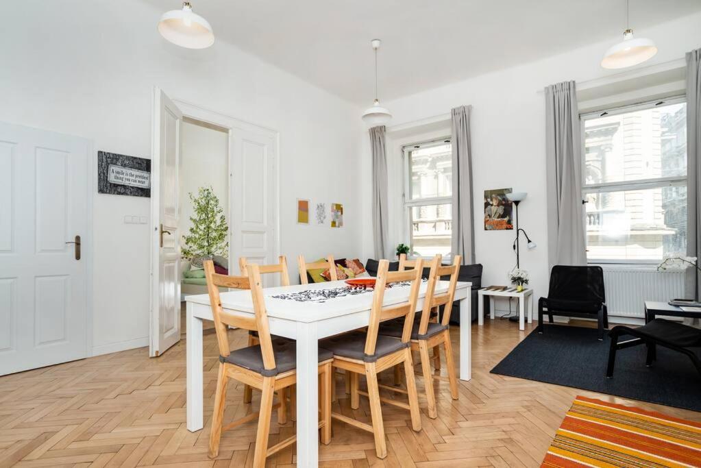 Bright, Spacious In The Historic Centre Prag