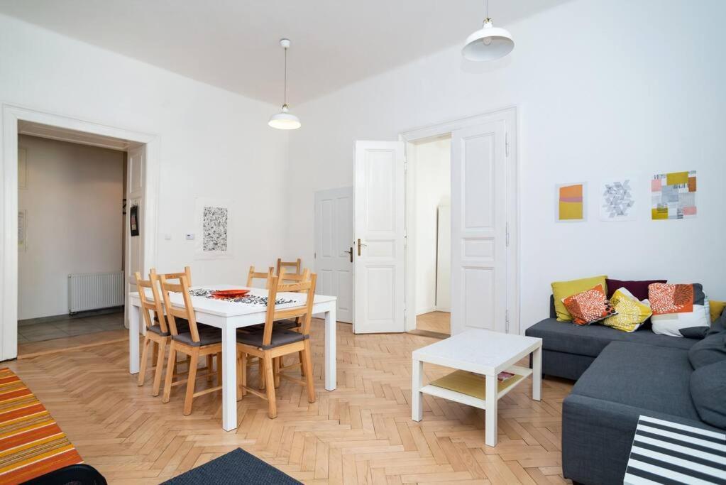 Bright, Spacious In The Historic Centre Lägenhet *