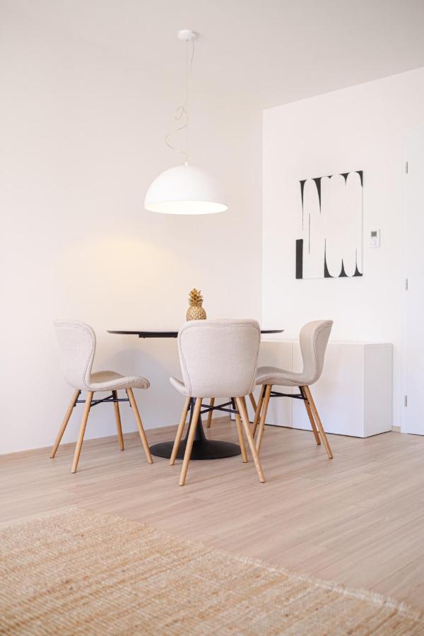 Newly Built In Vibrant Neighbourhood Apartment *