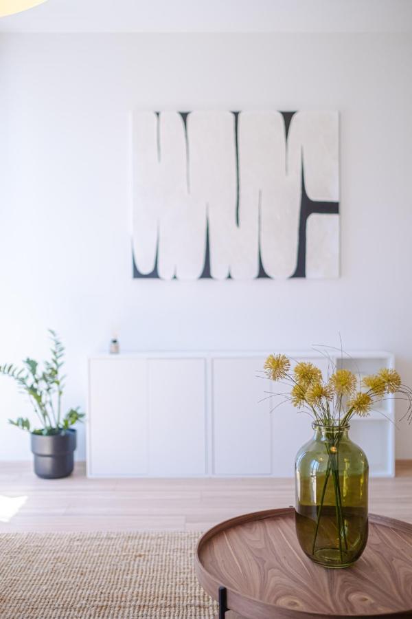 Newly Built In Vibrant Neighbourhood Apartment Prag