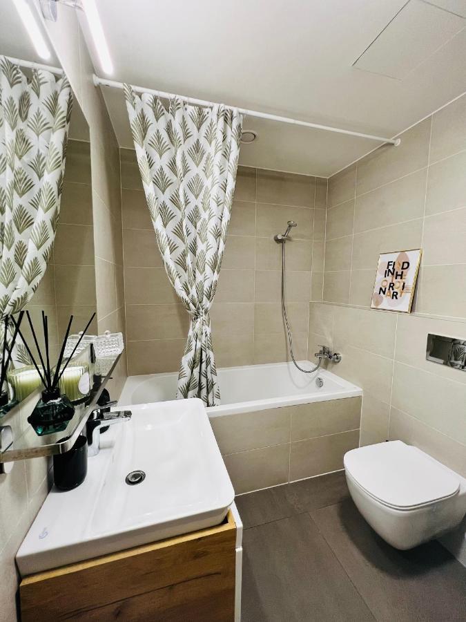 Apartmán White Pearl With Parking In Holesovice