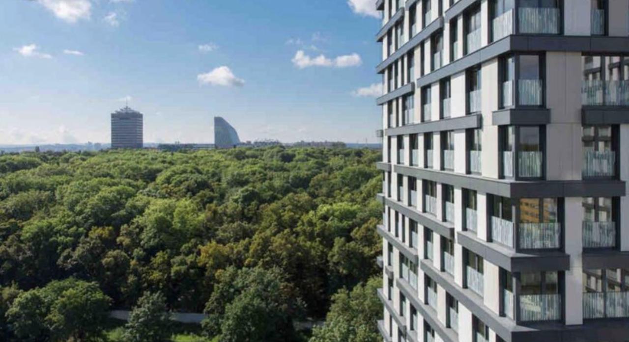 Garden Tower S Balkonem, Garaz Lägenhet Prag