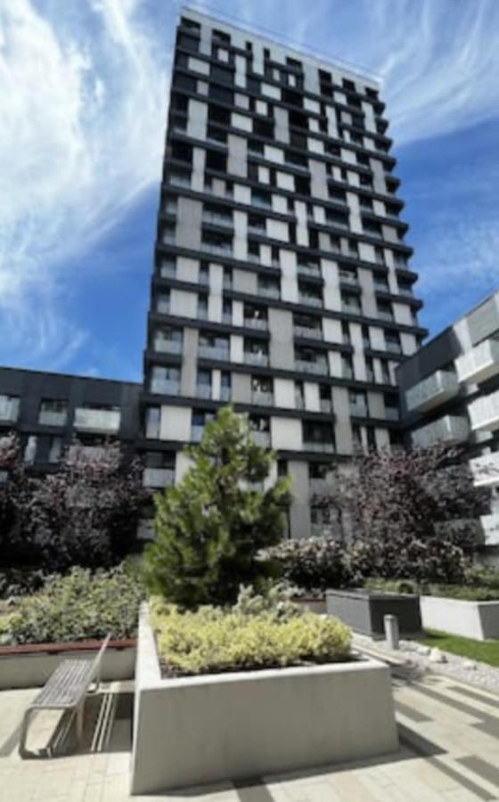 Garden Tower S Balkonem, Garaz Lägenhet *