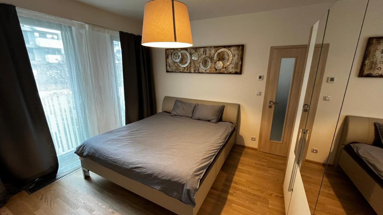 Apartmán Garden Tower - 8 Min Do Centra, Garaz