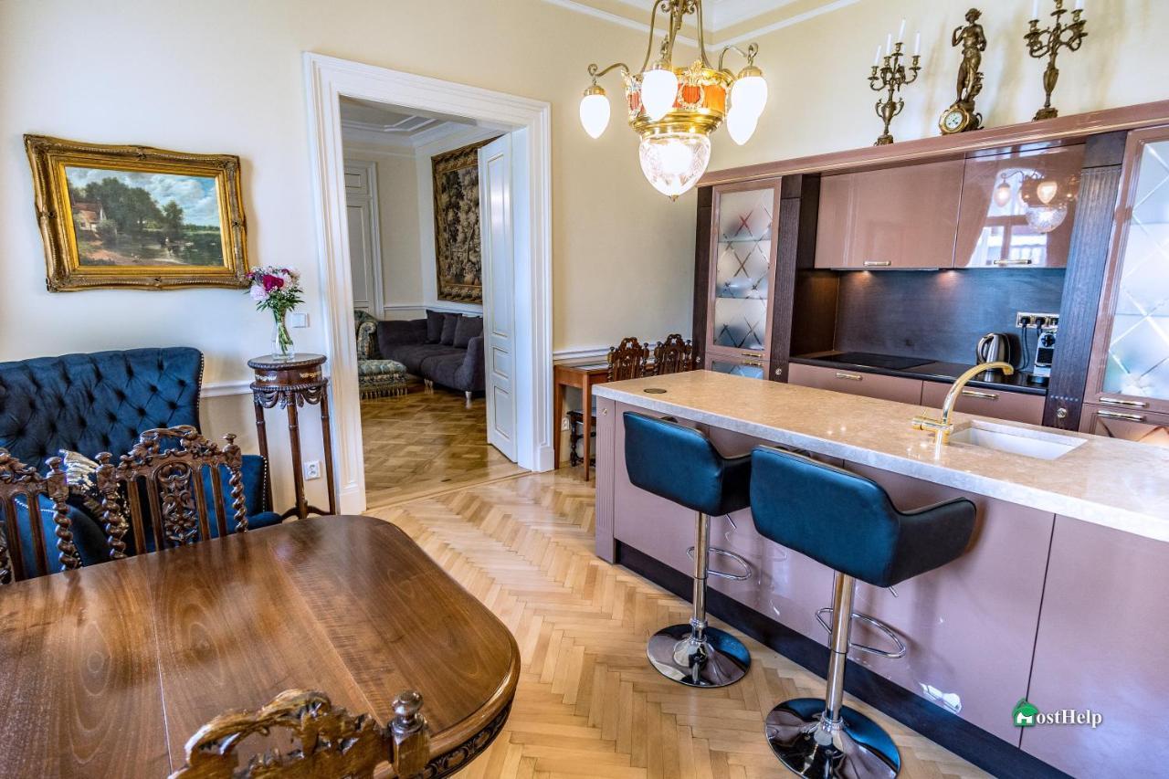 Historic Center With Hot-tub, Terrace And Garden Villa