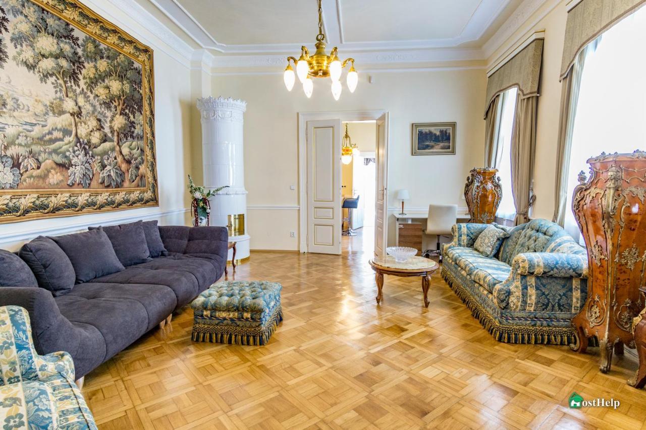 Villa Historic Center With Hot-tub, Terrace And Garden