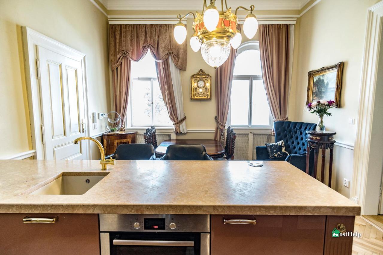 Historic Center With Hot-tub, Terrace And Garden Villa Prag