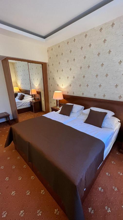 Fleur De Lis Hotell