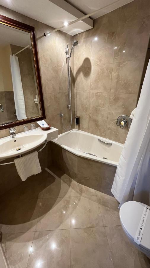 Hotell Fleur De Lis 4*