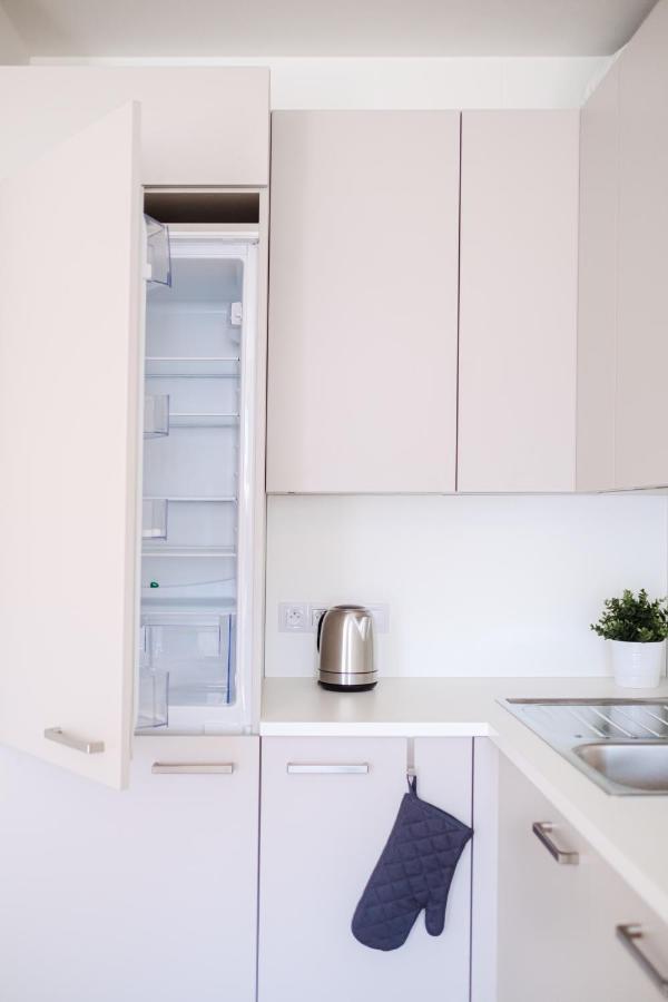 Newly Built In Vibrant Neighbourhood Prag