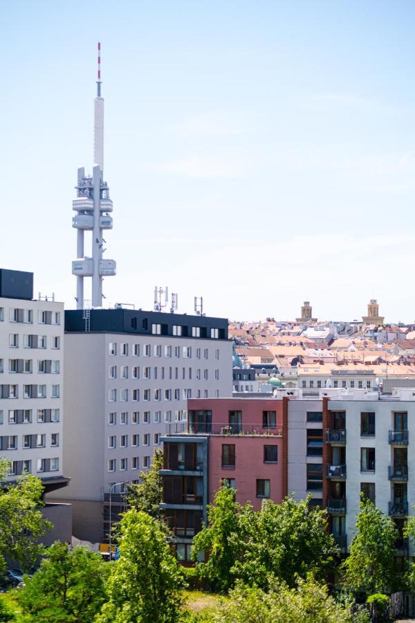 Newly Built In Vibrant Neighbourhood Apartment *