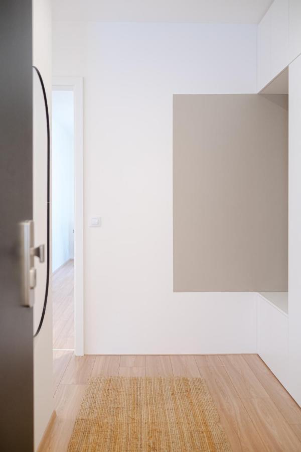 Newly Built In Vibrant Neighbourhood Apartment