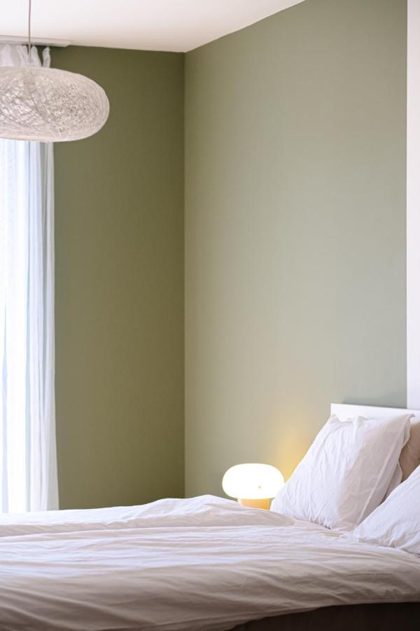 Newly Built In Vibrant Neighbourhood Apartment Prag