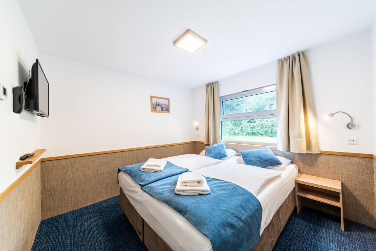 Botel Racek 3*