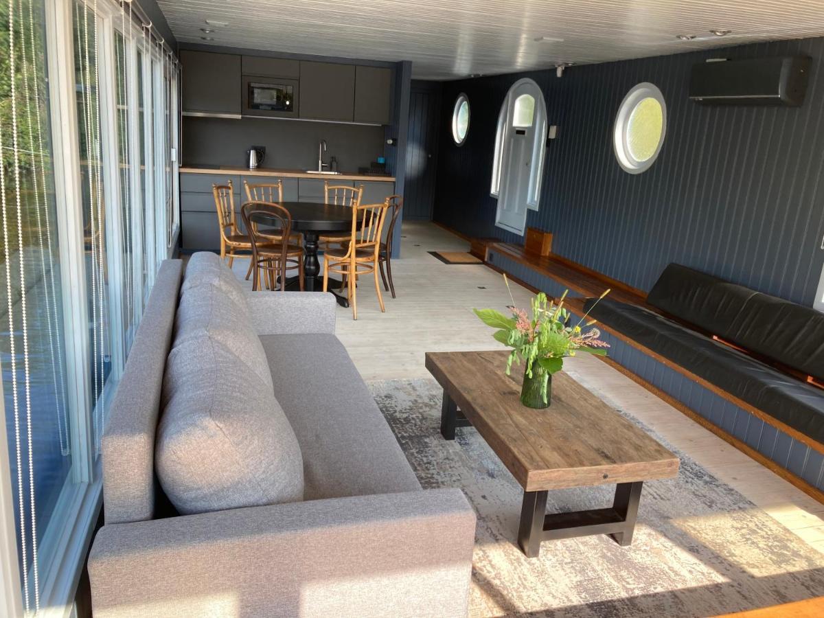Houseboat - Place In * Prag