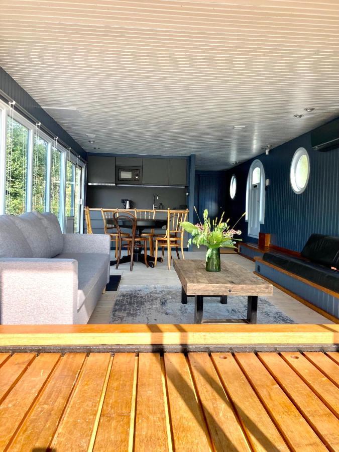 Båthotell Houseboat - Place In *