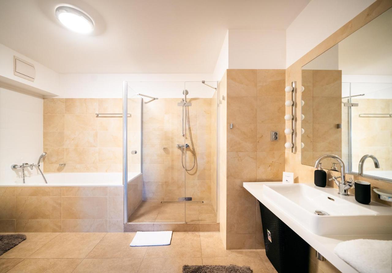 Lux Penthouse Near Wenceslas Square Apartment