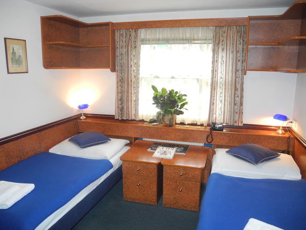 Admiral 3*